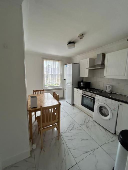 East London 2 Bedroom Flat Exterior foto